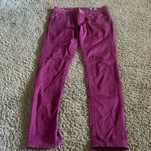 Ladies Skinny Miss Me Rasberry color jeans. Sz 29. Inseam measures approx 31”